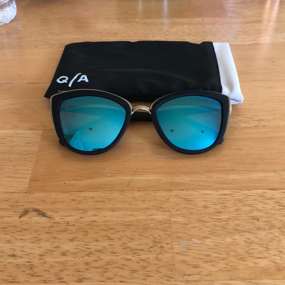 Quay matte black rimmed sunglasses